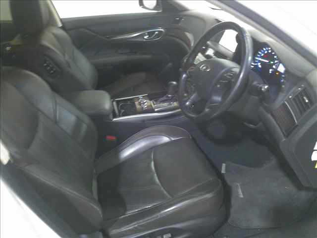NISSAN FUGA 2018