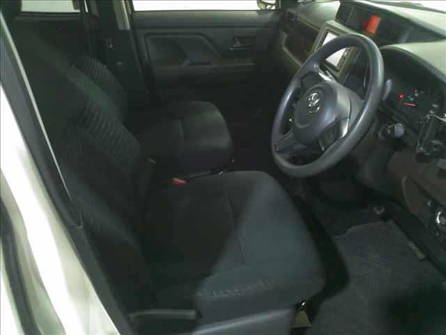 TOYOTA ROOMY 2017