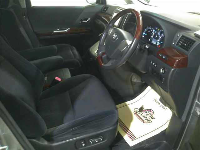 TOYOTA VELLFIRE 2010