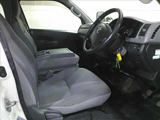TOYOTA HIACE VAN 2010