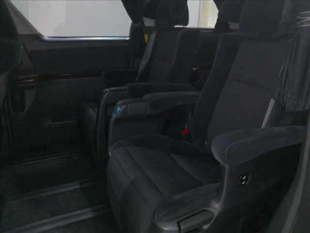 TOYOTA VELLFIRE 2010