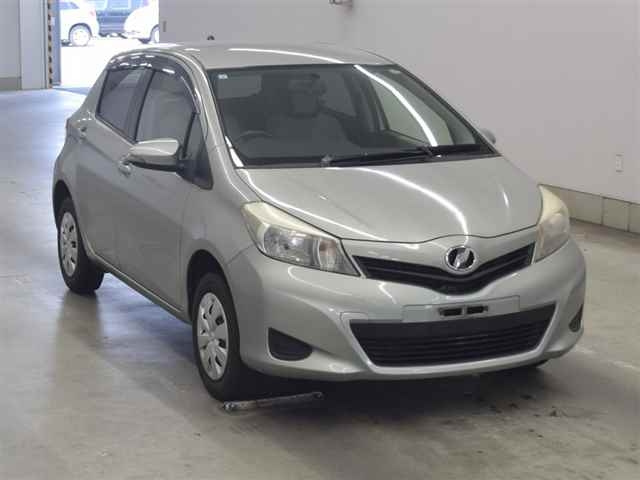 TOYOTA VITZ 2013