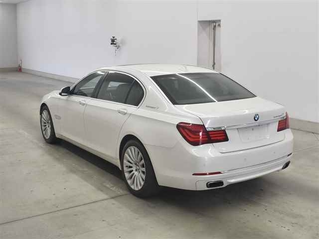 BMW 7 SERIES 2013