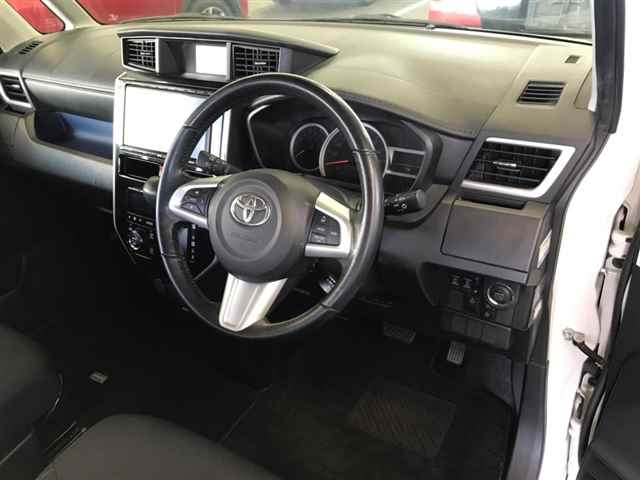 TOYOTA ROOMY 2017