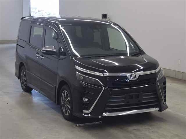 TOYOTA VOXY 2018