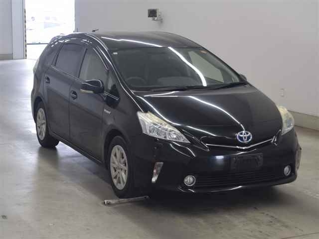 TOYOTA PRIUS ALPHA 2013