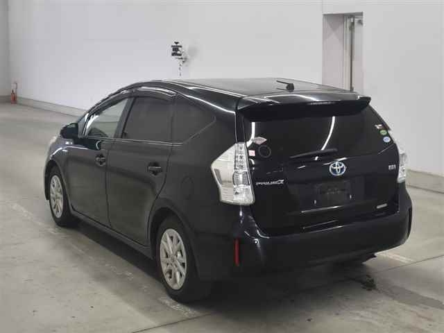 TOYOTA PRIUS ALPHA 2013