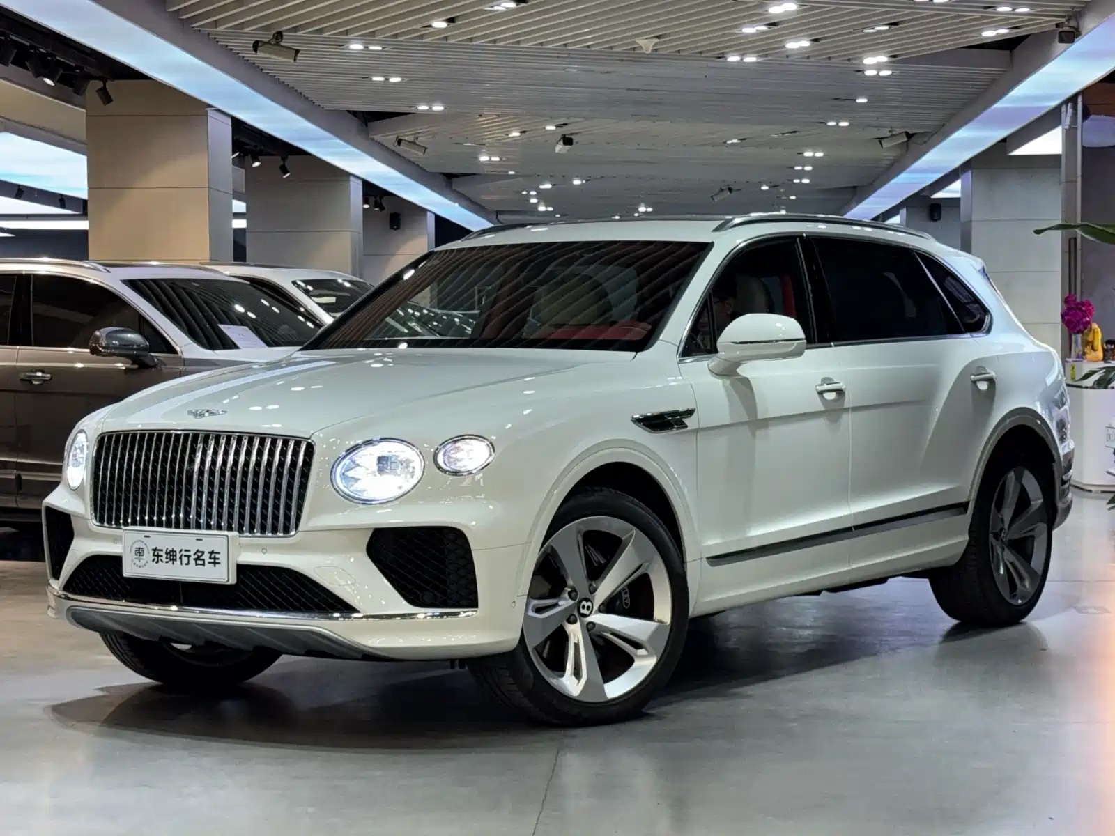 BENTLEY BENTAYGA 2023