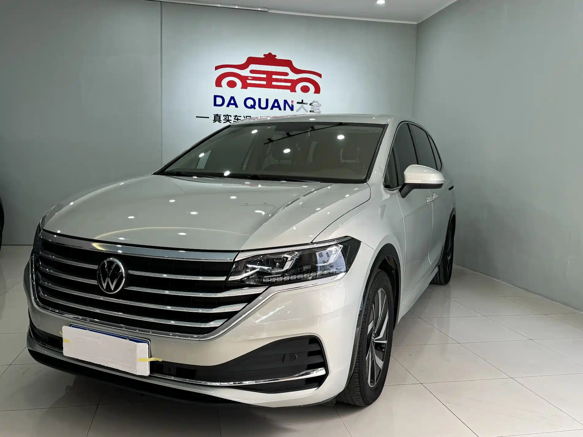 VOLKSWAGEN VILORAN 2023