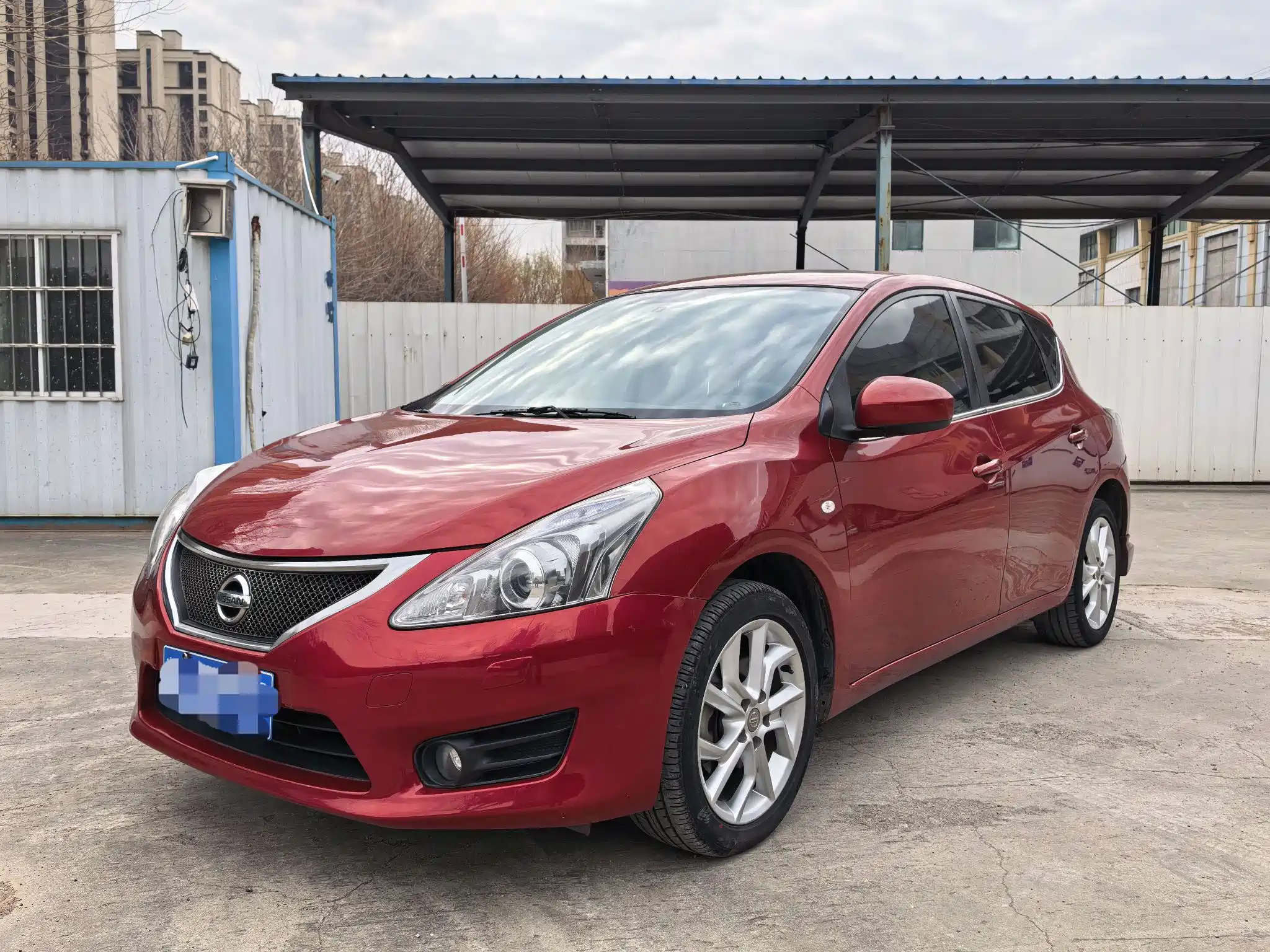 NISSAN TIIDA 2012