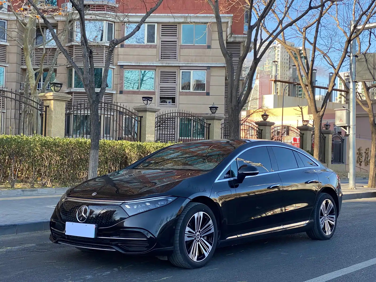 MERCEDES-BENZ EQS 2024