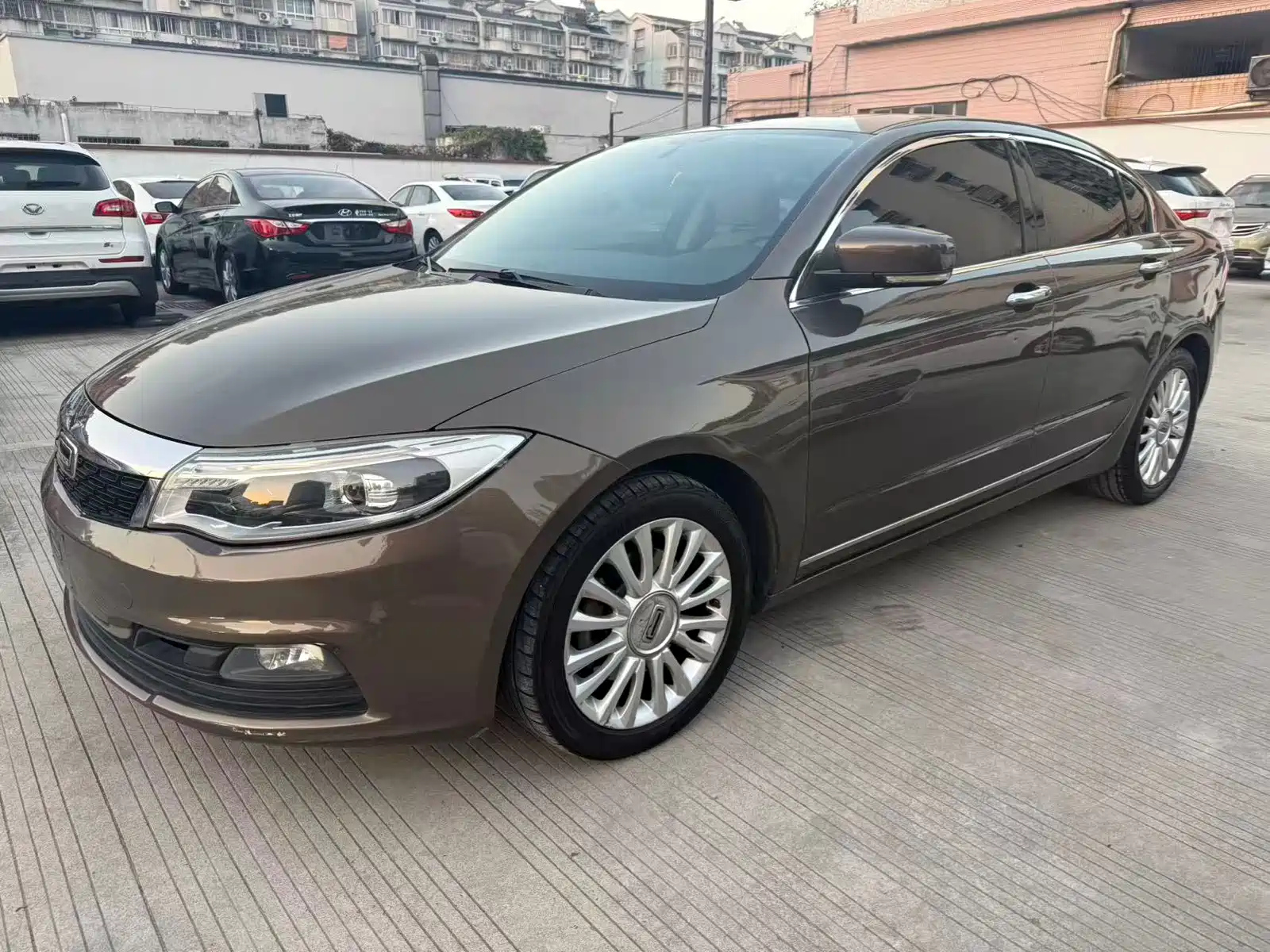QOROS 3 2015