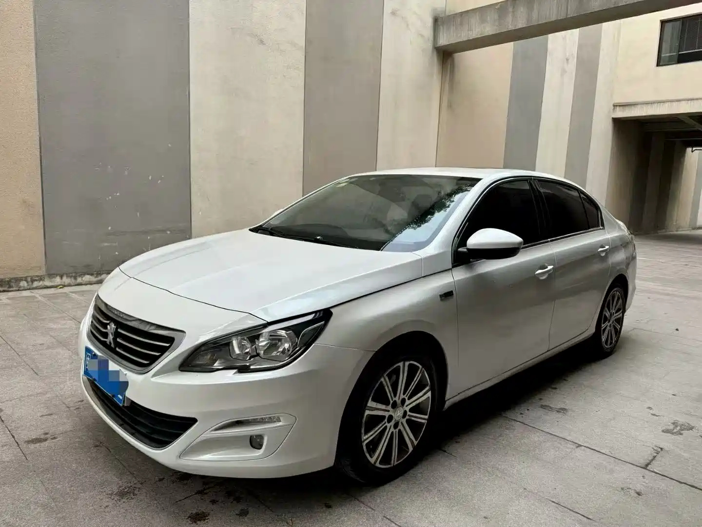 PEUGEOT 408 2015