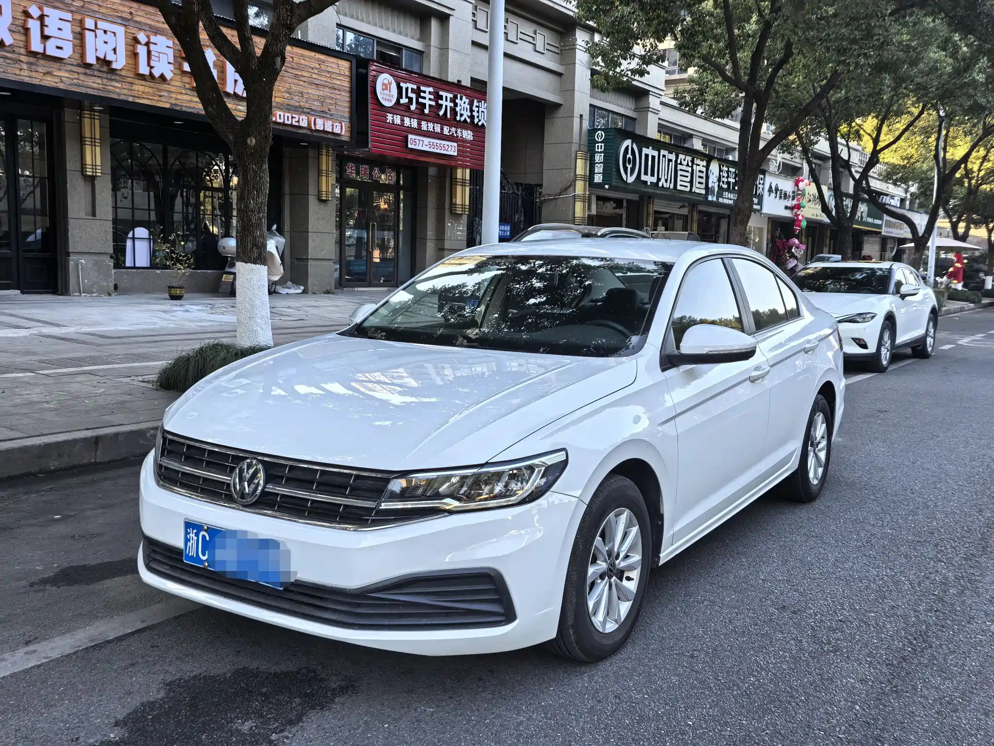 VOLKSWAGEN BORA 2023