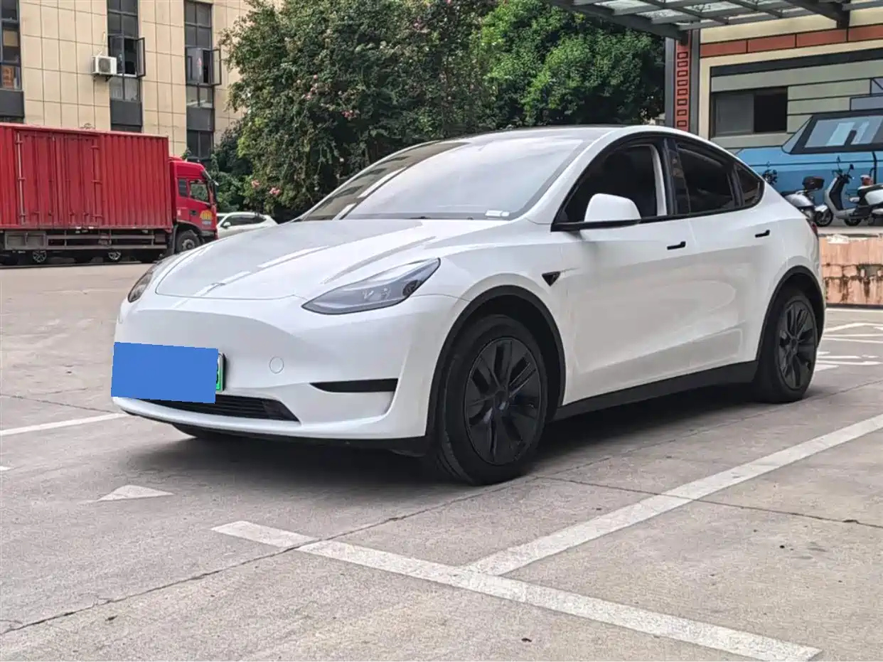 TESLA MODEL Y 2025