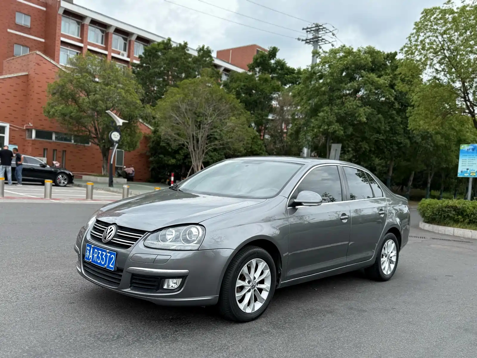 VOLKSWAGEN SAGITAR 2011