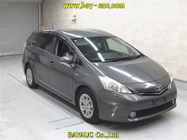 TOYOTA PRIUS ALPHA 2013