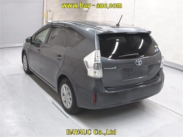 TOYOTA PRIUS ALPHA 2013