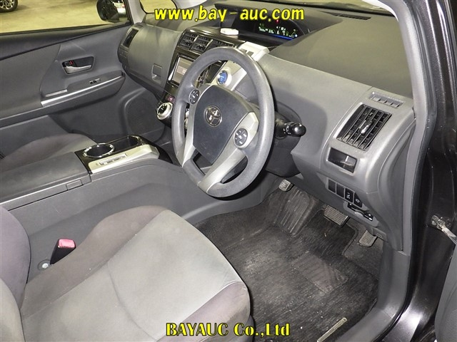 TOYOTA PRIUS ALPHA 2013