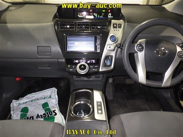 TOYOTA PRIUS ALPHA 2013