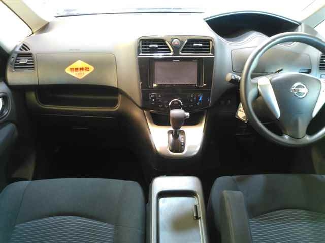 NISSAN SERENA 2013