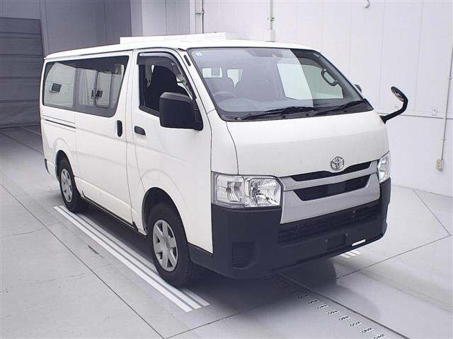 TOYOTA HIACE VAN 2021