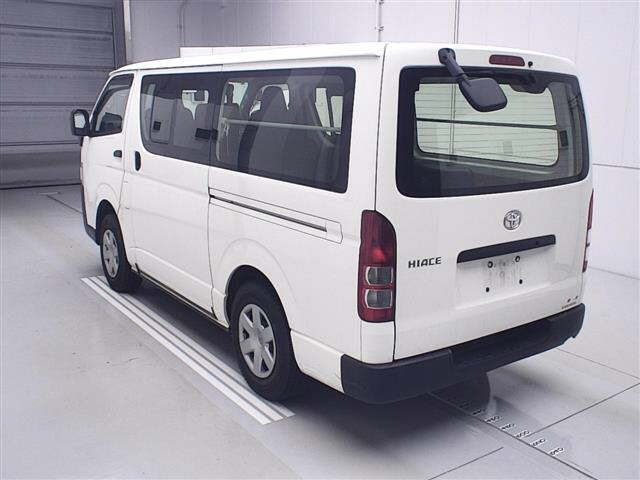 TOYOTA HIACE VAN 2021