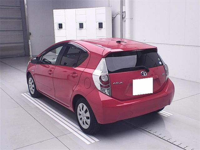 TOYOTA AQUA 2013
