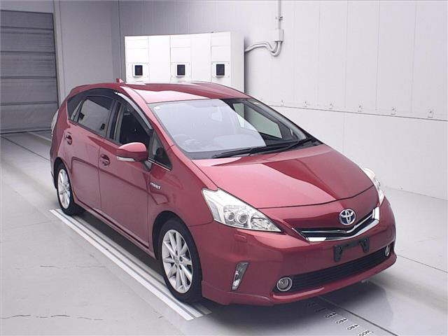 TOYOTA PRIUS ALPHA 2013
