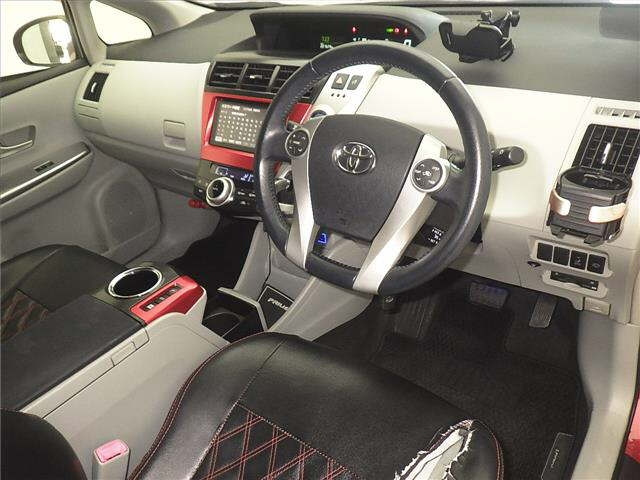 TOYOTA PRIUS ALPHA 2013