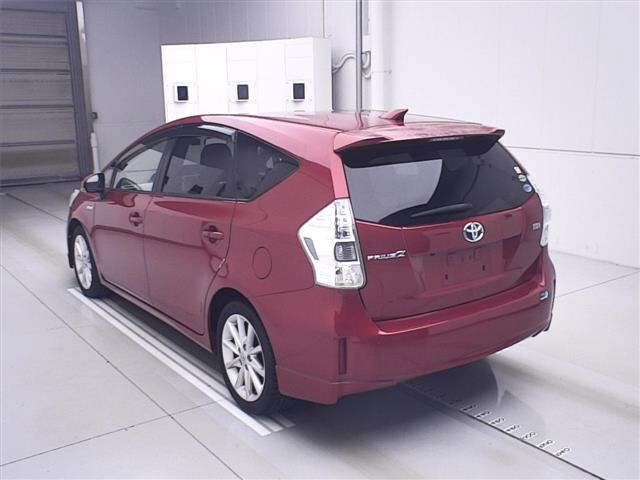 TOYOTA PRIUS ALPHA 2013