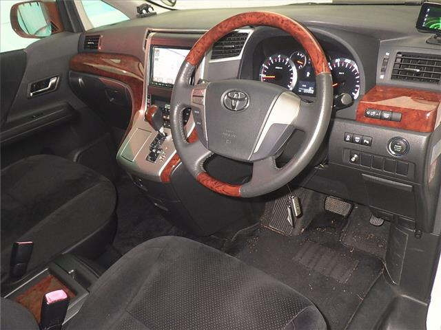 TOYOTA ALPHARD 2011