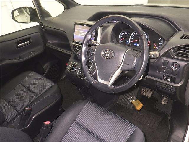 TOYOTA VOXY 2015