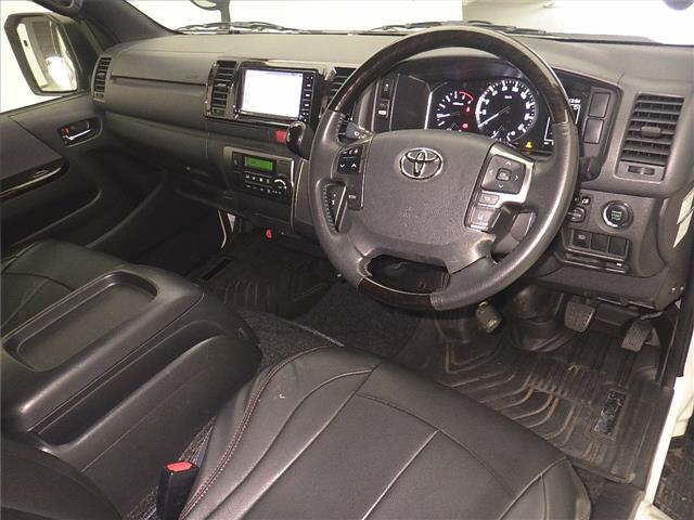 TOYOTA HIACE VAN 2022