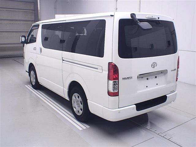 TOYOTA HIACE VAN 2022