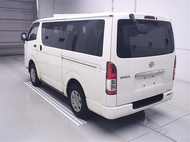 TOYOTA HIACE VAN 2022