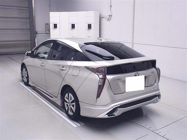 TOYOTA PRIUS 2016