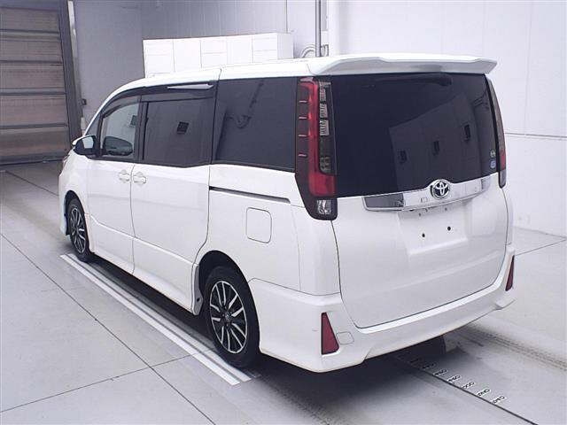 TOYOTA NOAH 2015