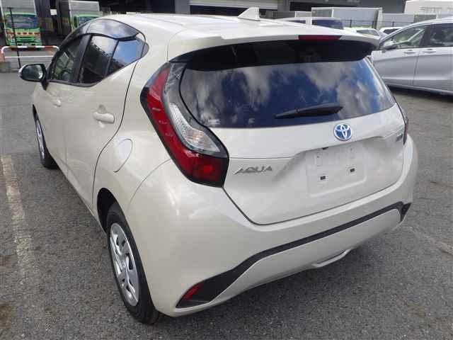 TOYOTA AQUA 2023
