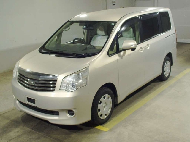 TOYOTA NOAH 2012