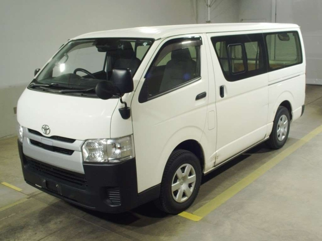 TOYOTA HIACE VAN