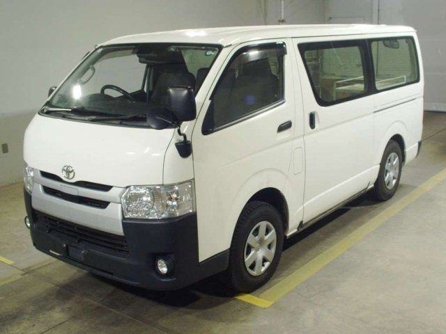 TOYOTA HIACE VAN 2020