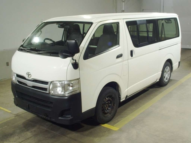 TOYOTA HIACE VAN 2013