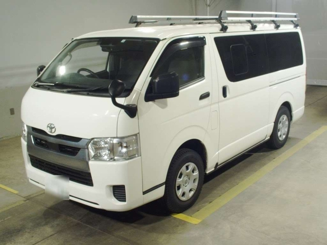 TOYOTA HIACE VAN 2020