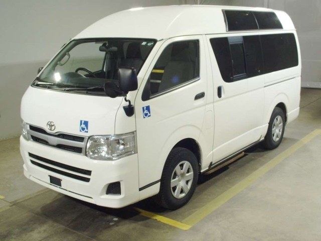 TOYOTA HIACE VAN 2013