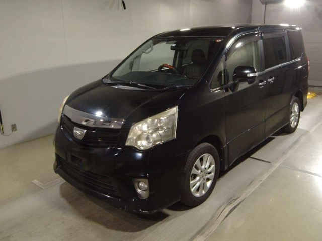 TOYOTA NOAH 2012