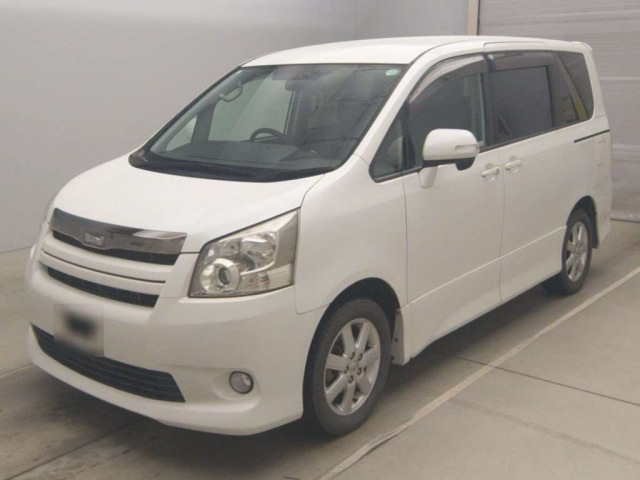TOYOTA NOAH 2009