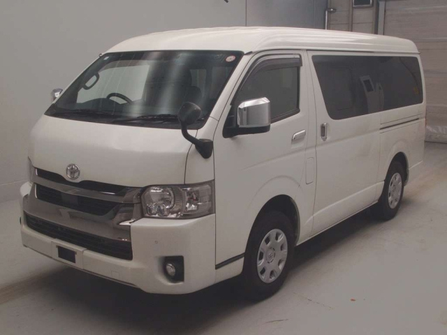 TOYOTA HIACE VAN 2021