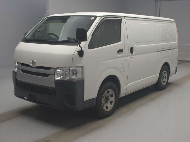 TOYOTA HIACE VAN 2016