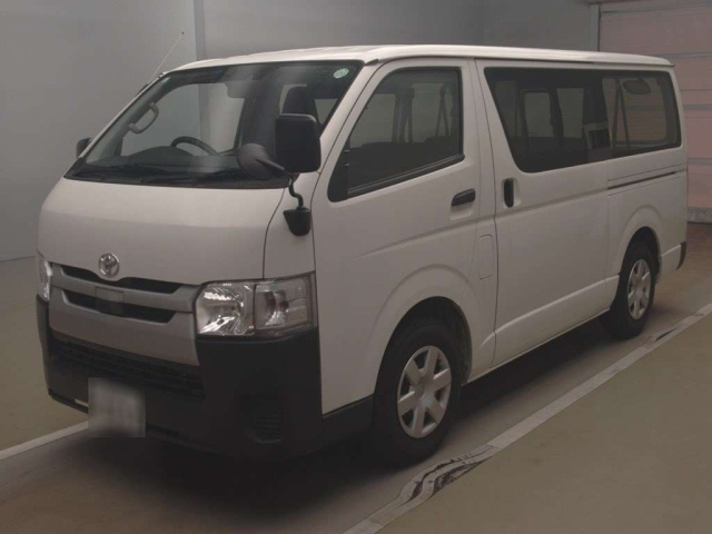 TOYOTA HIACE VAN 2019
